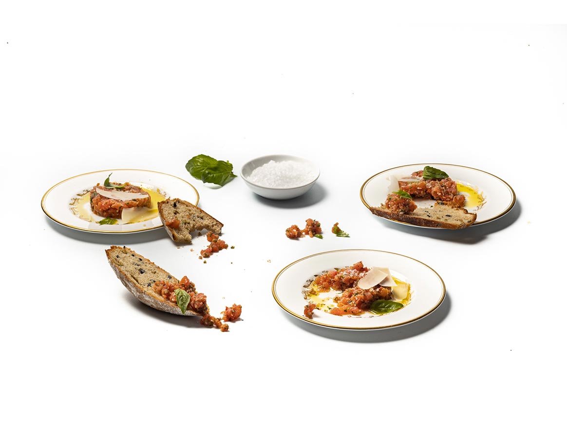 Olive bread with tomato tartare