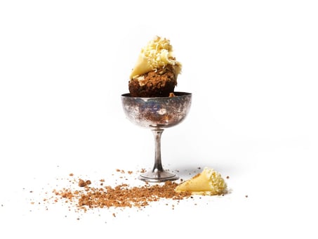 Brand and date muffins