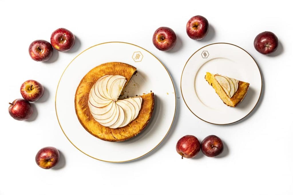 Condensed milk, apple and almond cake