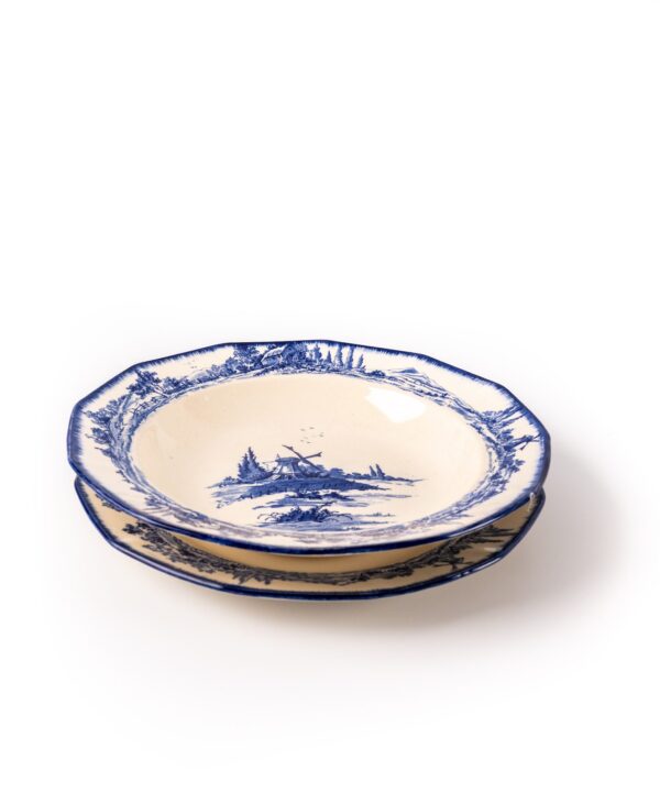 Royal Doulton Norfolk Dinner Plates and Serving Bowls (5 plates and 5 bowls)
