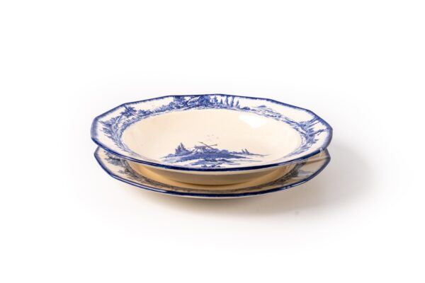 Royal Doulton Norfolk Dinner Plates and Serving Bowls (5 plates and 5 bowls) - Image 4