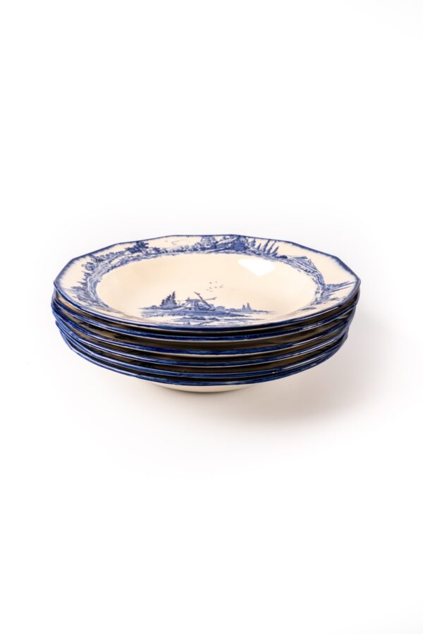 Royal Doulton Norfolk Dinner Plates and Serving Bowls (5 plates and 5 bowls) - Image 2